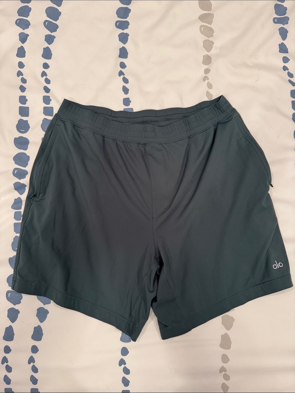 Men’s Alo shorts